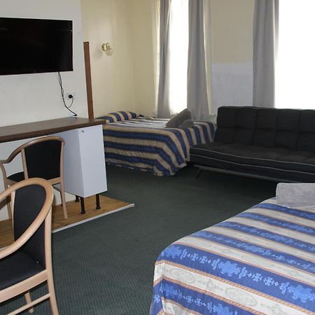 Alpine Heritage Motel Goulburn Bagian luar foto