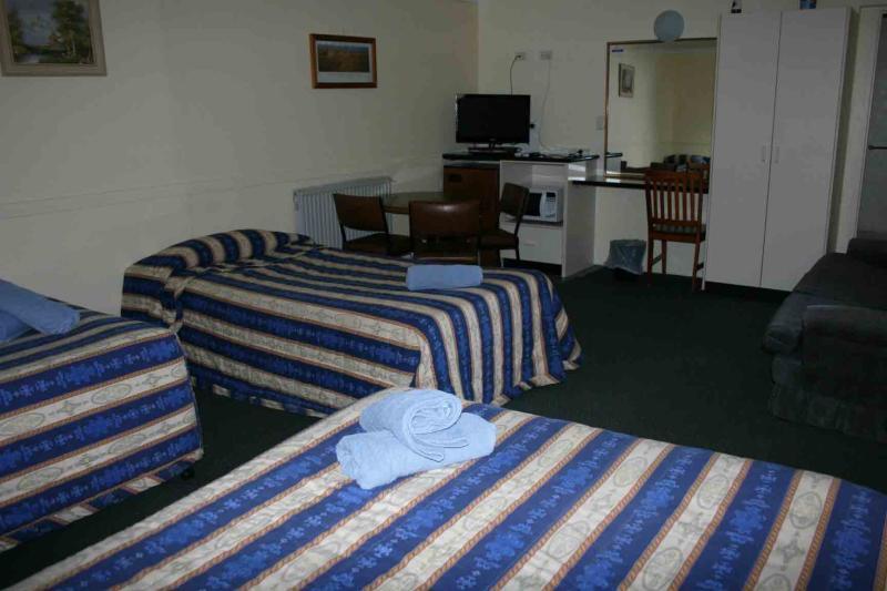 Alpine Heritage Motel Goulburn Bagian luar foto