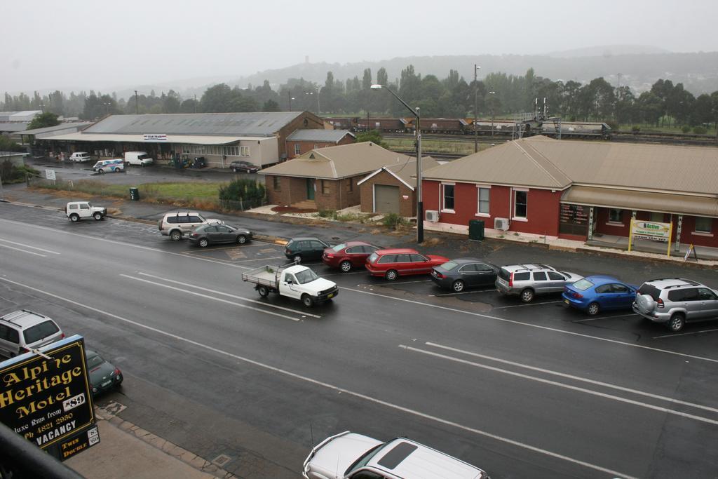 Alpine Heritage Motel Goulburn Bagian luar foto
