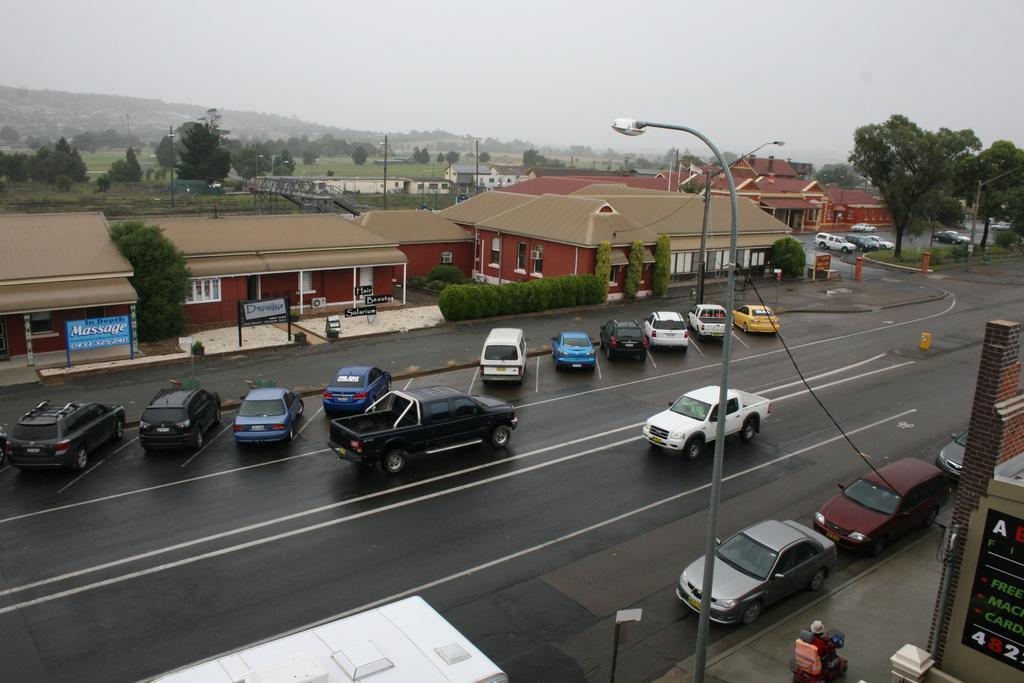 Alpine Heritage Motel Goulburn Bagian luar foto
