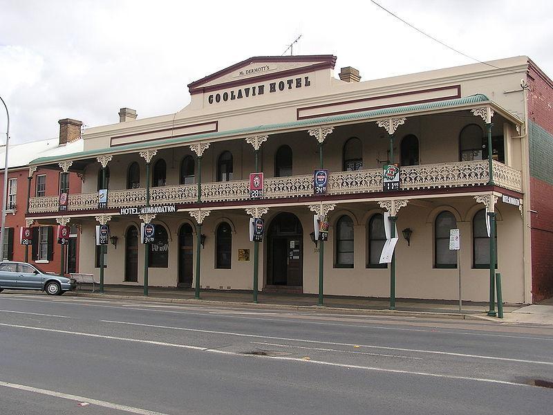 Alpine Heritage Motel Goulburn Bagian luar foto
