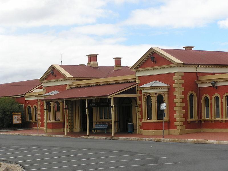 Alpine Heritage Motel Goulburn Bagian luar foto