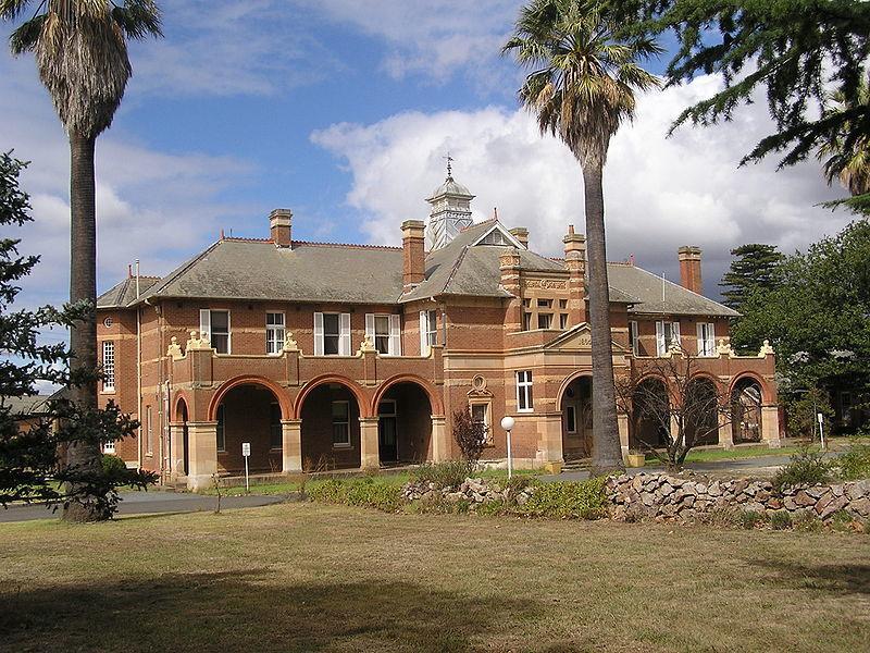 Alpine Heritage Motel Goulburn Bagian luar foto