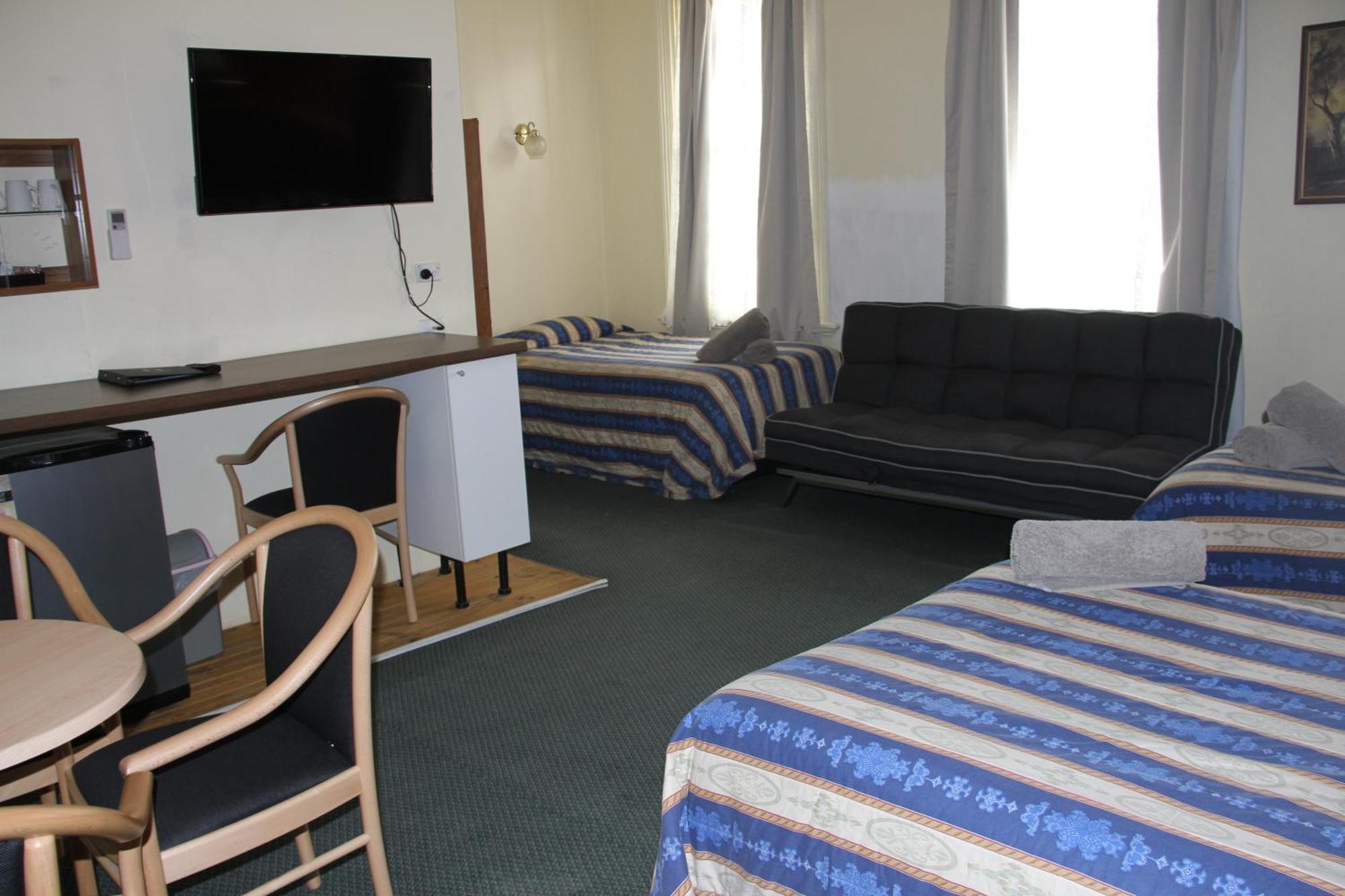 Alpine Heritage Motel Goulburn Bagian luar foto