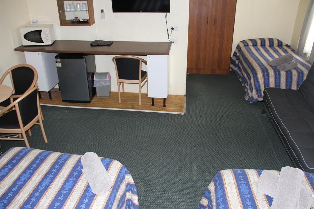 Alpine Heritage Motel Goulburn Bagian luar foto