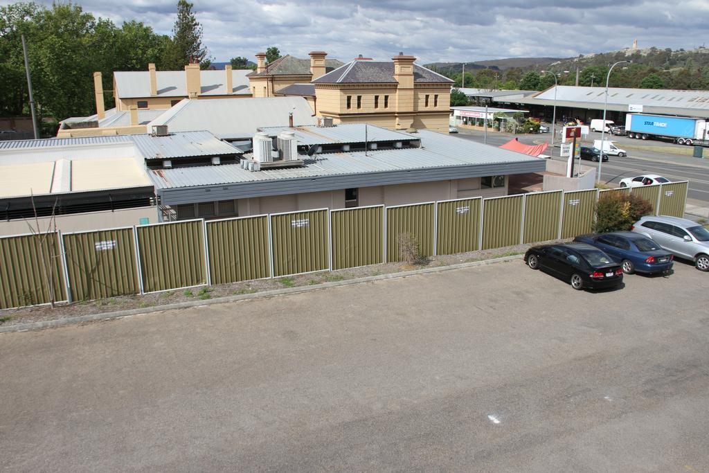 Alpine Heritage Motel Goulburn Bagian luar foto