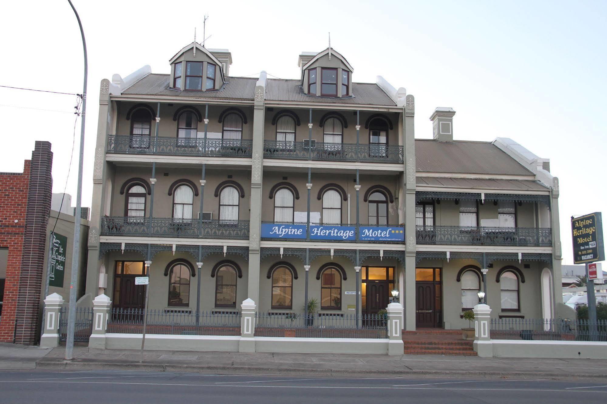 Alpine Heritage Motel Goulburn Bagian luar foto