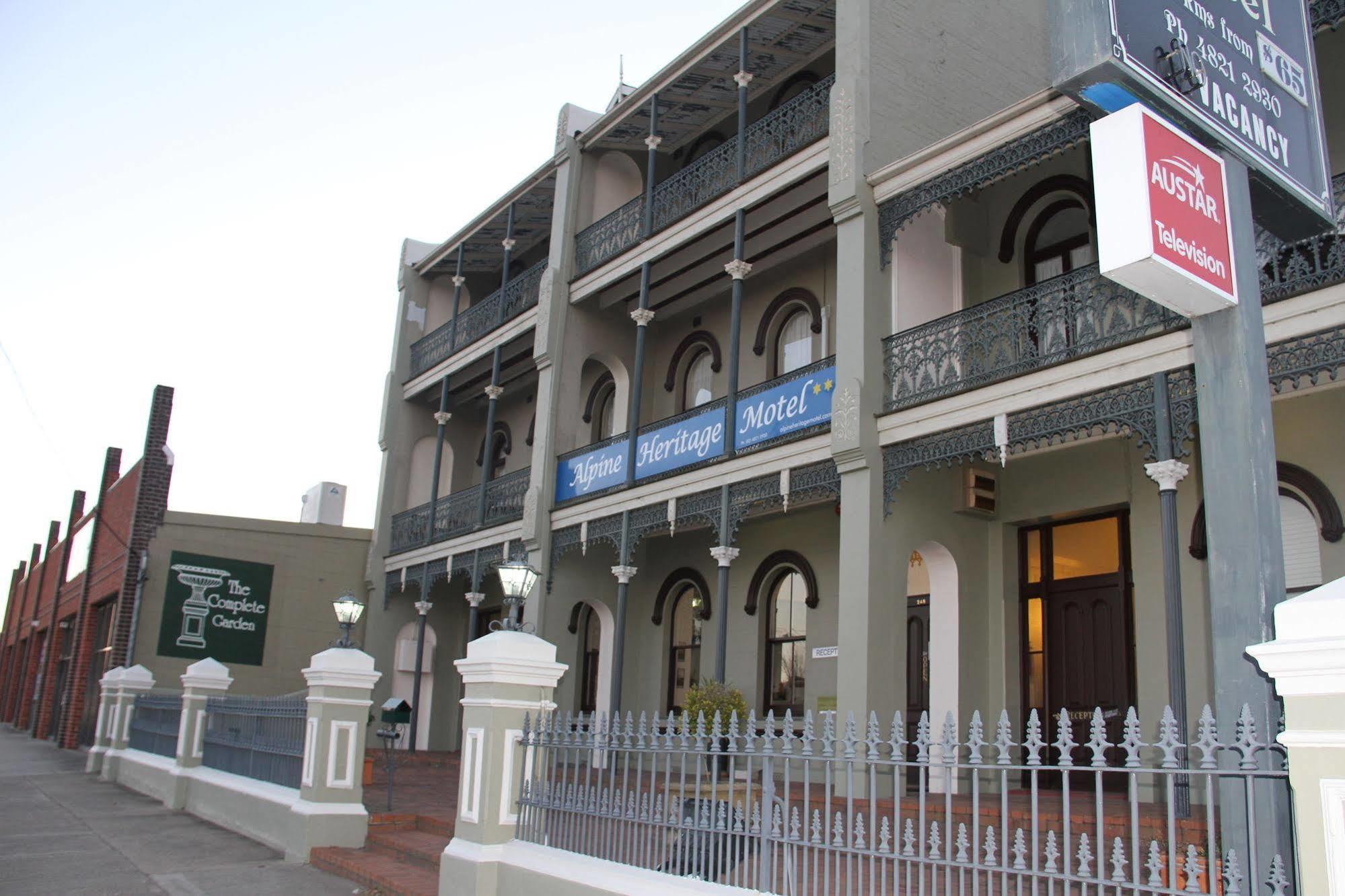 Alpine Heritage Motel Goulburn Bagian luar foto