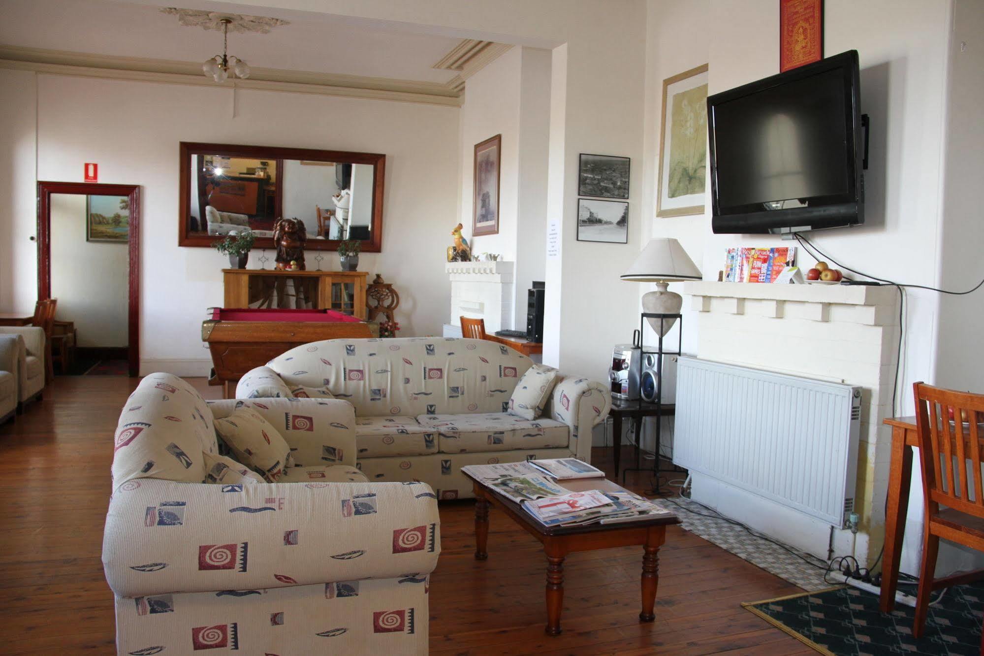 Alpine Heritage Motel Goulburn Bagian luar foto
