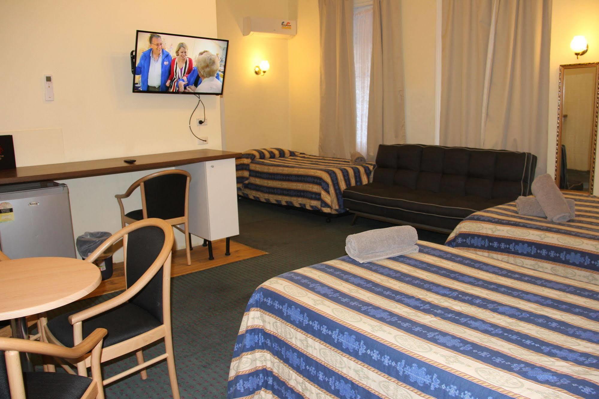Alpine Heritage Motel Goulburn Bagian luar foto