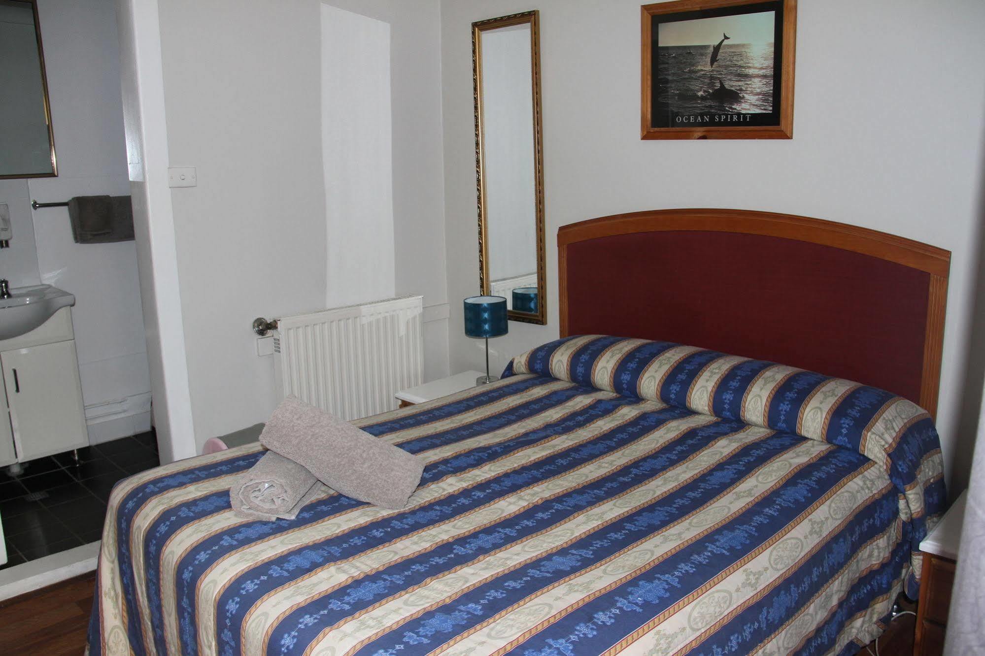 Alpine Heritage Motel Goulburn Bagian luar foto